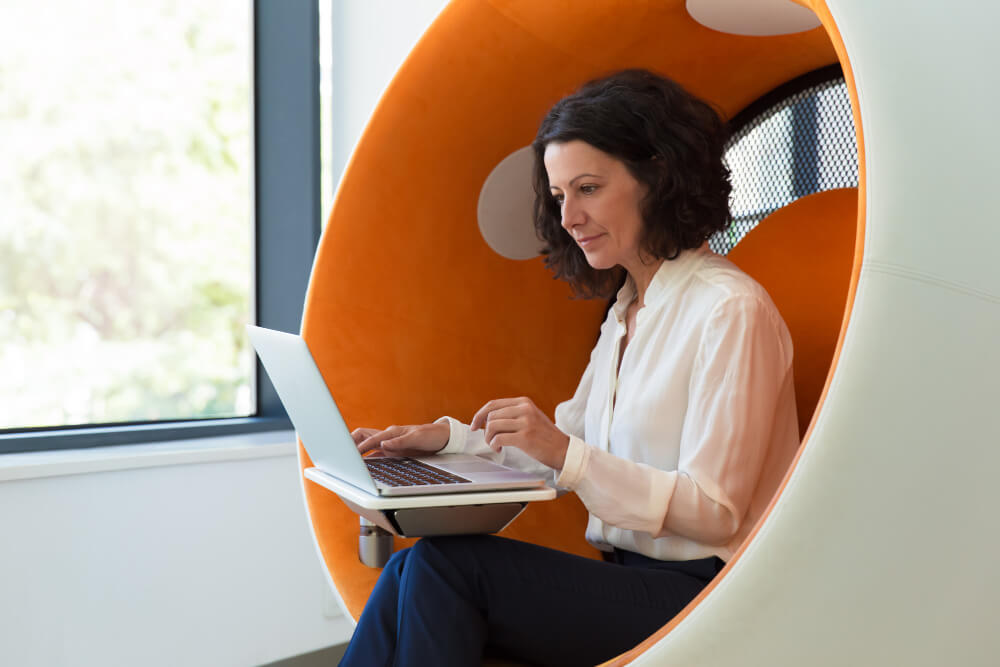 Trabalho muito tempo sentado ou em pé: como isso afeta minha circulação?